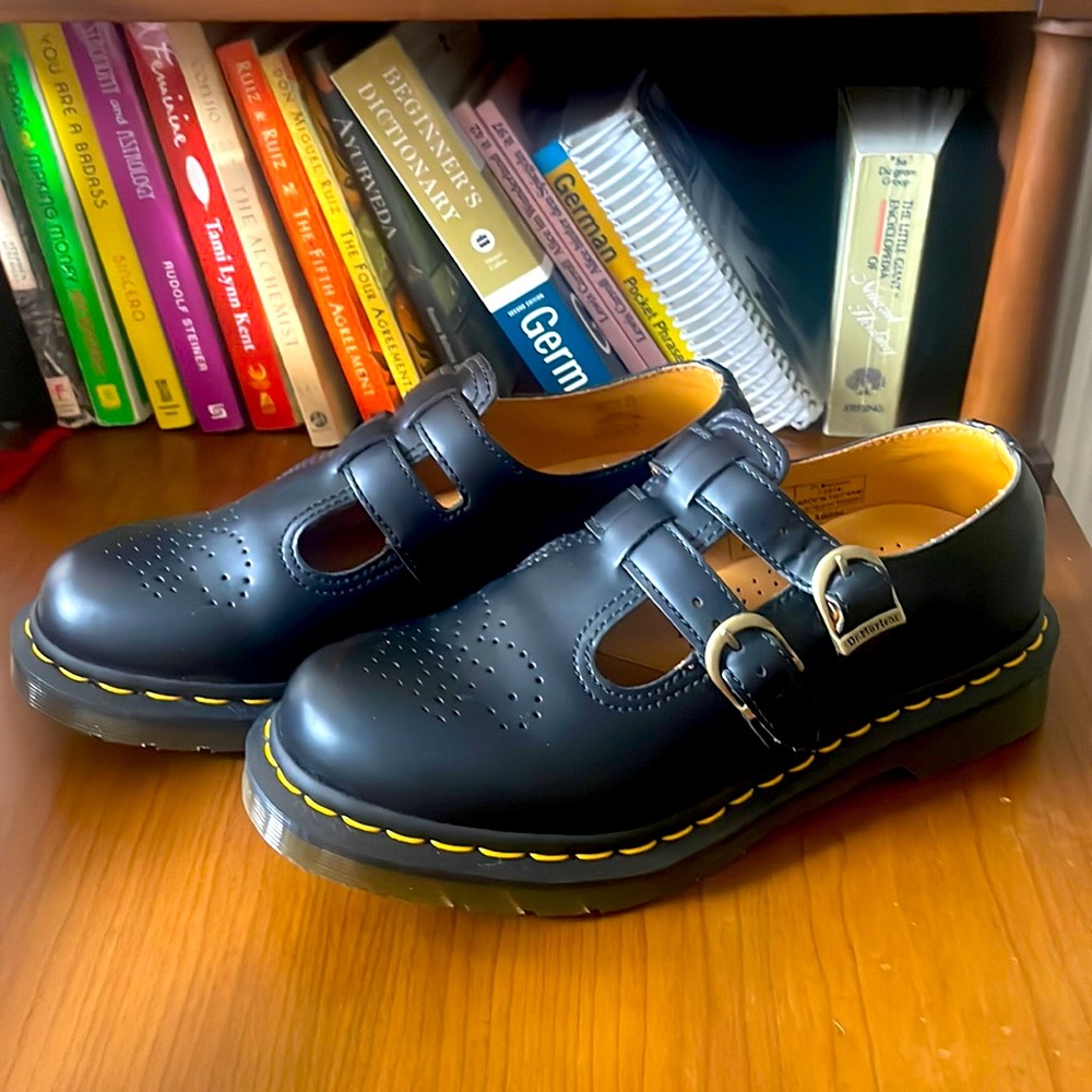 8065 SMOOTH LEATHER MARY JANE SHOES: Almost Brand New